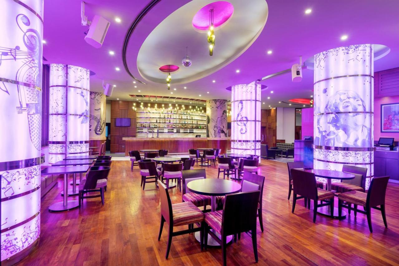 Crowne Plaza Doha - The Business Park By Ihg Hotel Exterior foto The bar at the W Hotel in San Francisco