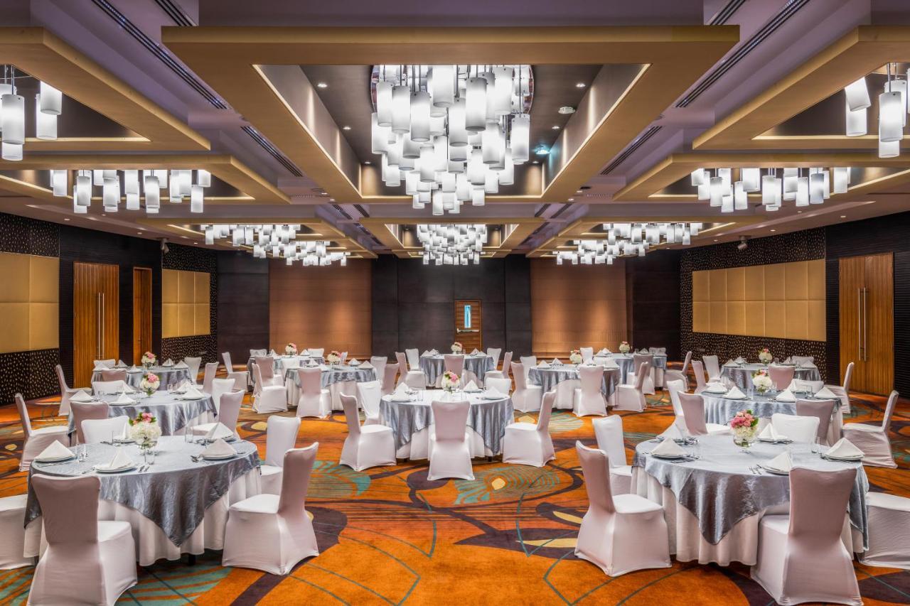 Crowne Plaza Doha - The Business Park By Ihg Hotel Exterior foto The ballroom