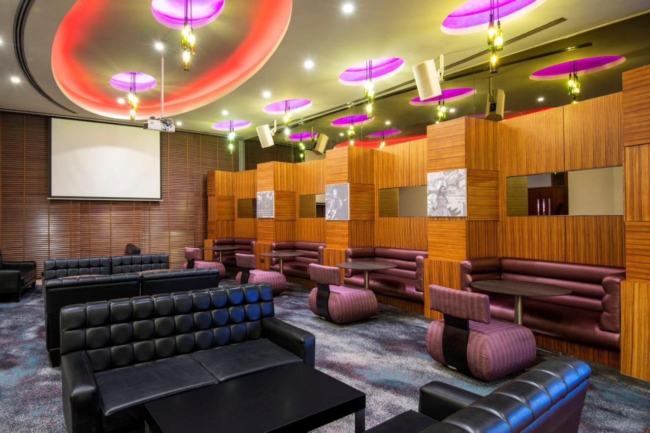 Crowne Plaza Doha - The Business Park By Ihg Hotel Exterior foto The lounge at the airport