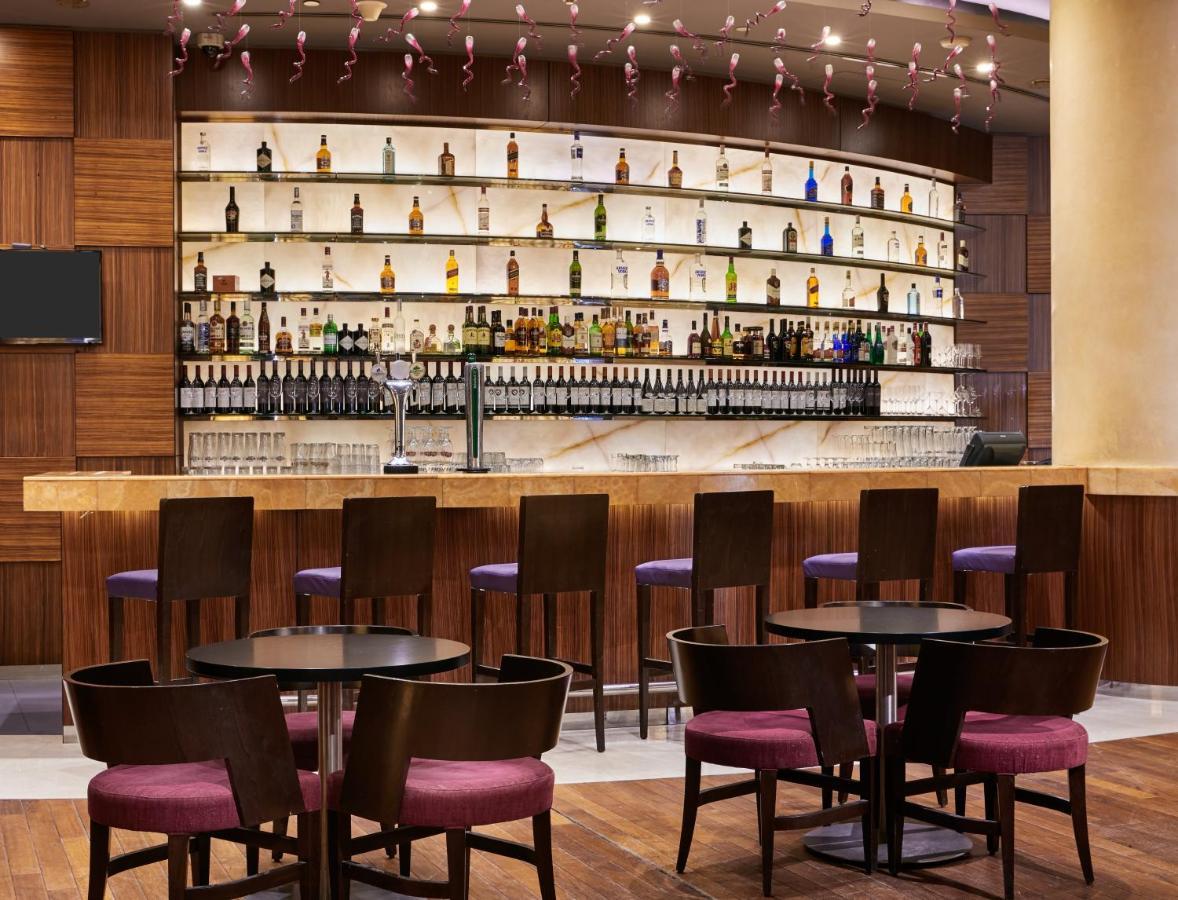 Crowne Plaza Doha - The Business Park By Ihg Hotel Exterior foto The bar at the lounge