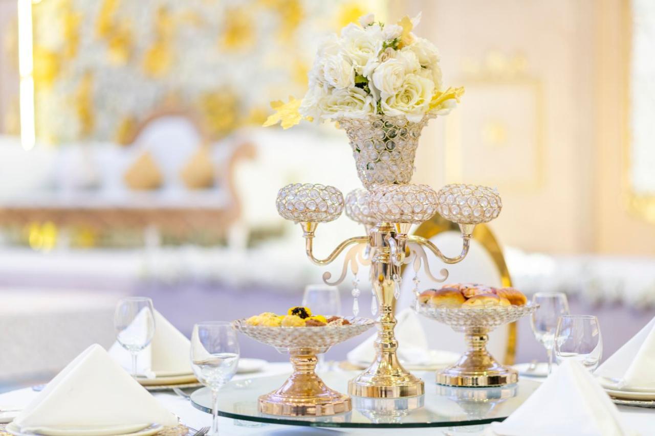 Crowne Plaza Doha - The Business Park By Ihg Hotel Exterior foto Thai table setting