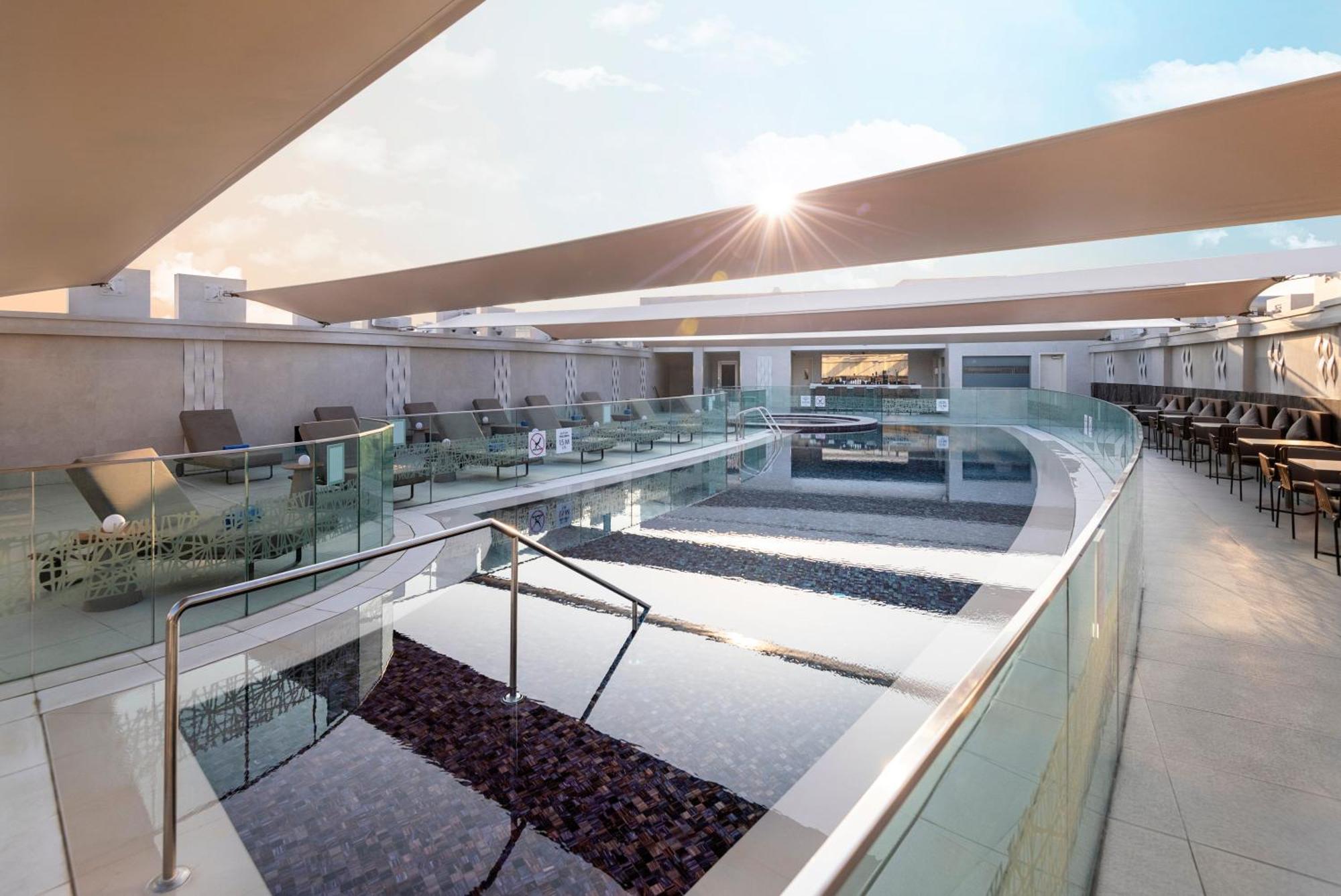 Crowne Plaza Doha - The Business Park By Ihg Hotel Exterior foto The Sky Bar