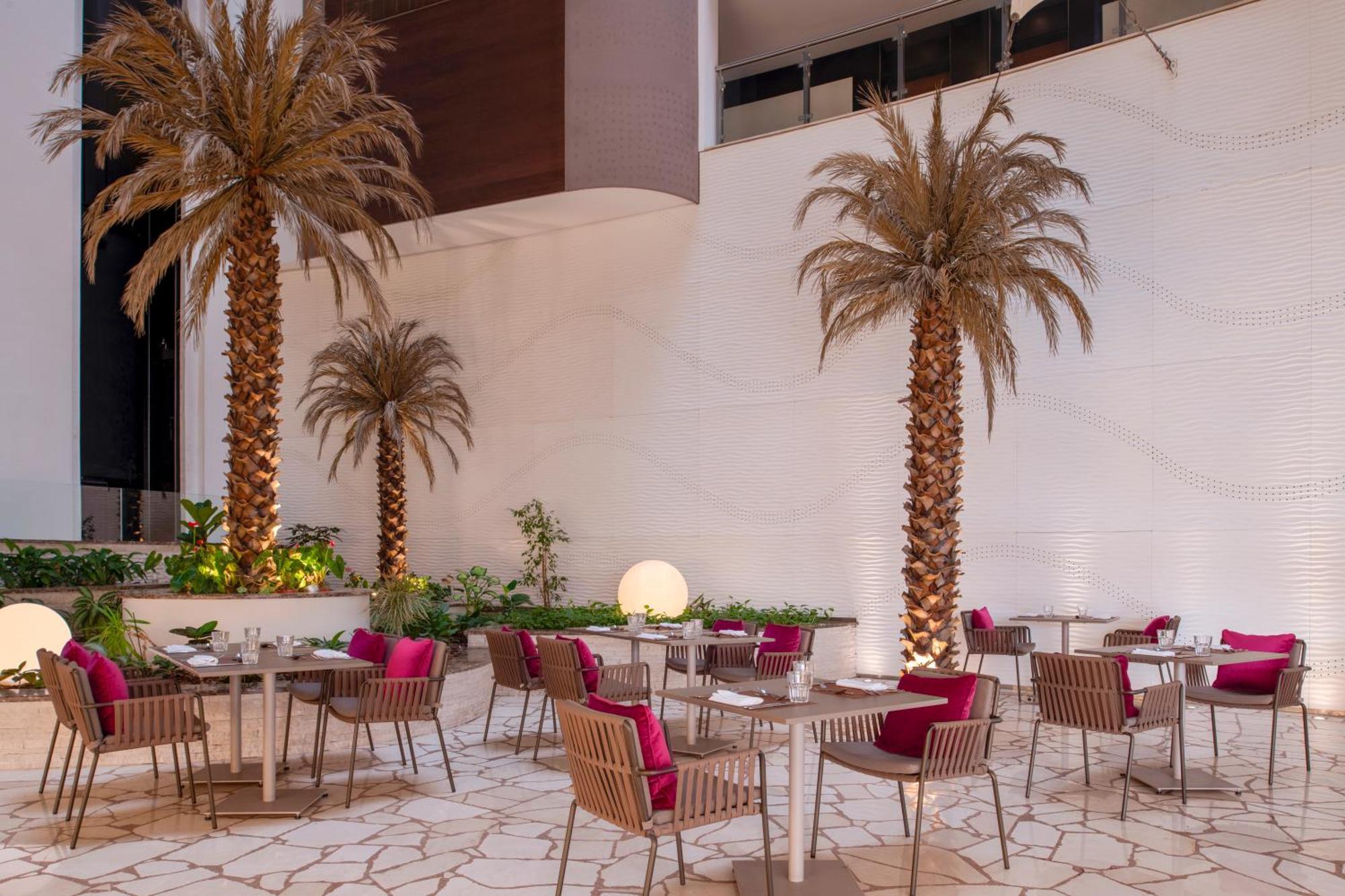 Crowne Plaza Doha - The Business Park By Ihg Hotel Exterior foto The Palm Beach